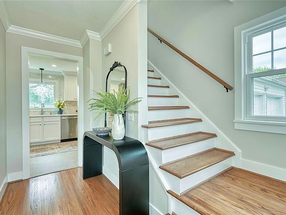 2nd image of 290 Idlewood Rd