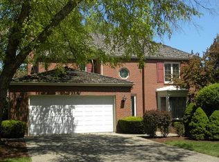 902 Red Fox Ln, Oak Brook, IL 60523