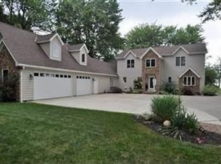 4975 Lake Rd, Sheffield Lake, OH 44054