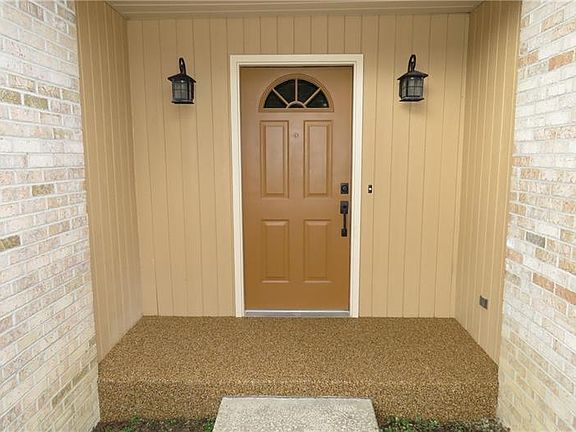 2nd image of 1391 Peachtree Ln