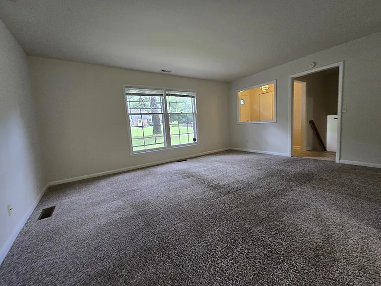 119 Monterey Ln — Photo 5