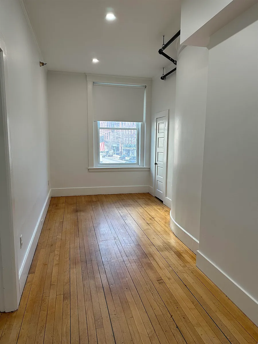 Building Photo - 4 Elliot St #2
