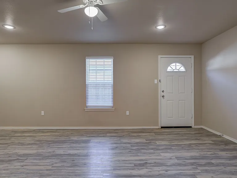 1009 Preston Trl — Photo 10