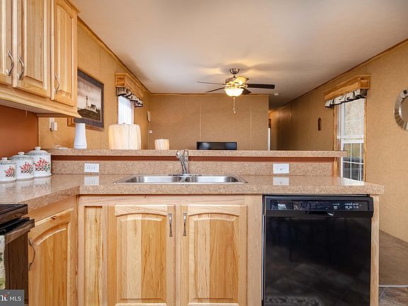 5th image of 215 Golf Dr
