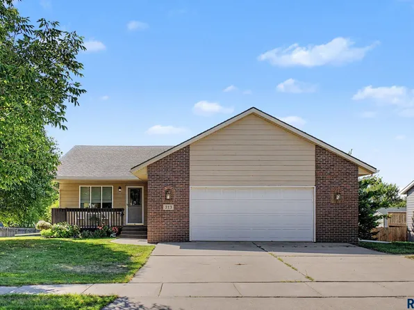 313 W 8th St, Dell Rapids, SD 57022