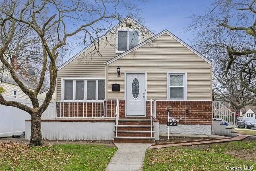 602 Wren Court, West Hempstead, NY 11552 Zillow