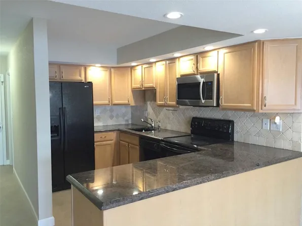 1100 Crystal Lake Dr, Virginia Beach, VA 23451