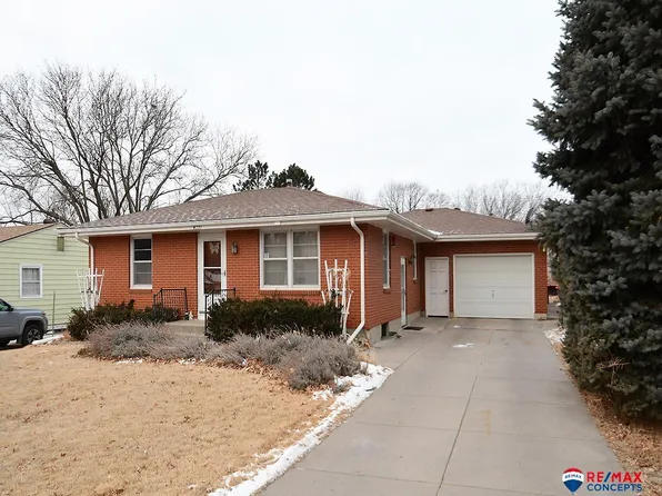 4221 N 11th St, Lincoln, NE 68521