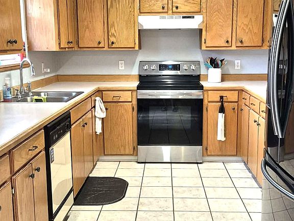 3rd image of 326 Roy Clark Rd