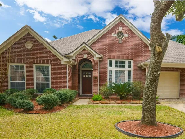3118 Red Maple Dr, Friendswood, TX 77546