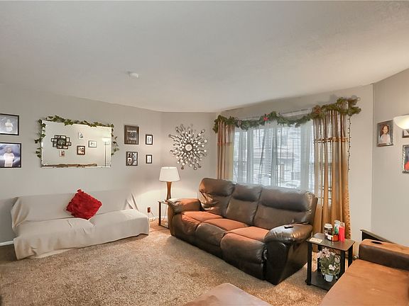 4th image of 617 Wayne Ave