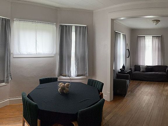 4th image of 406 3rd St NE