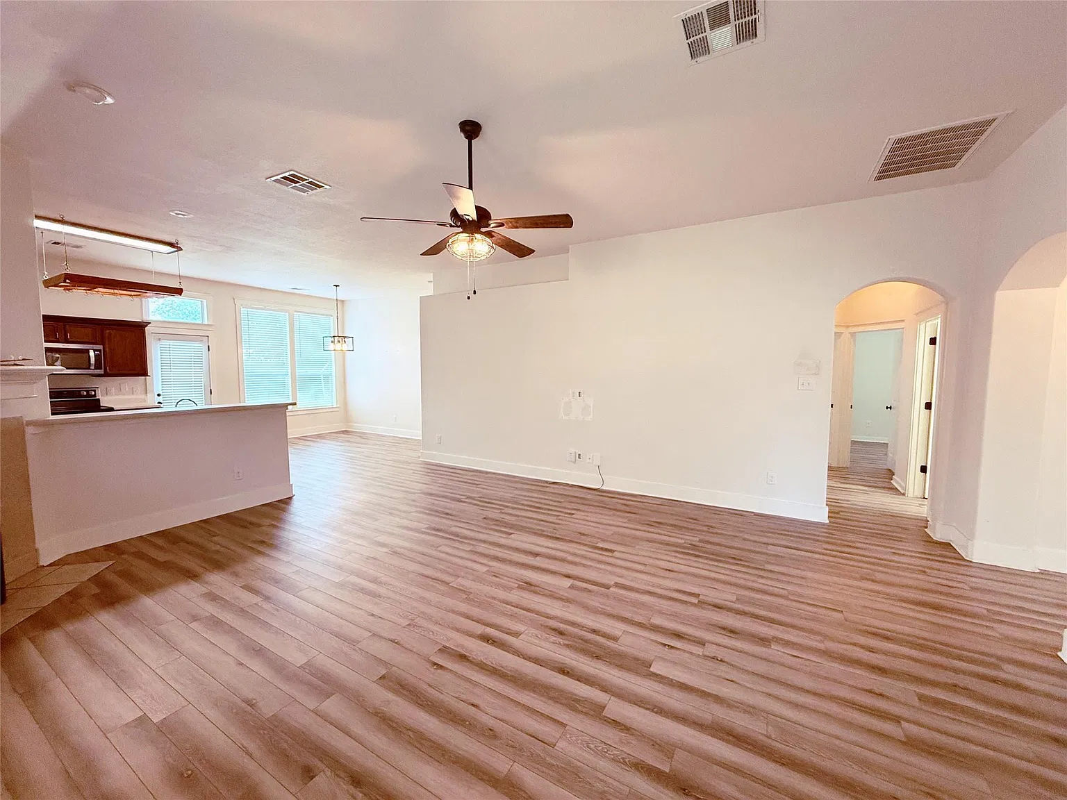 4 bed, 2.0 bath, 1752 sqft, $1,950 — Photo 3