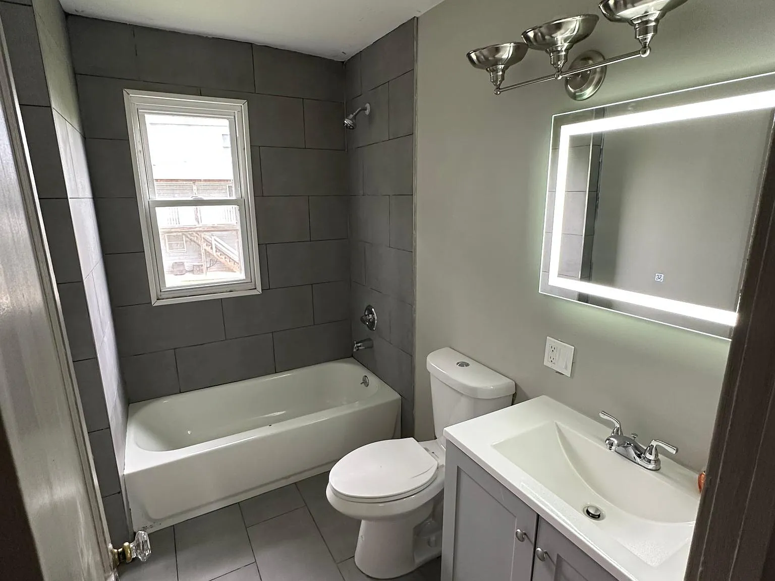 2 bed, $1,800 — Photo 3