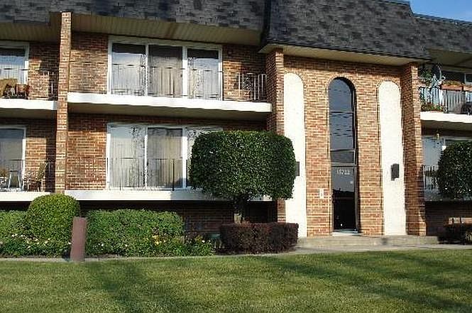 1st image of 15722 Deerfield Ct Unit 1n