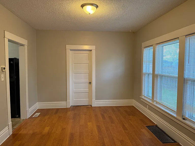2936 Earle Ave SW — Photo 6