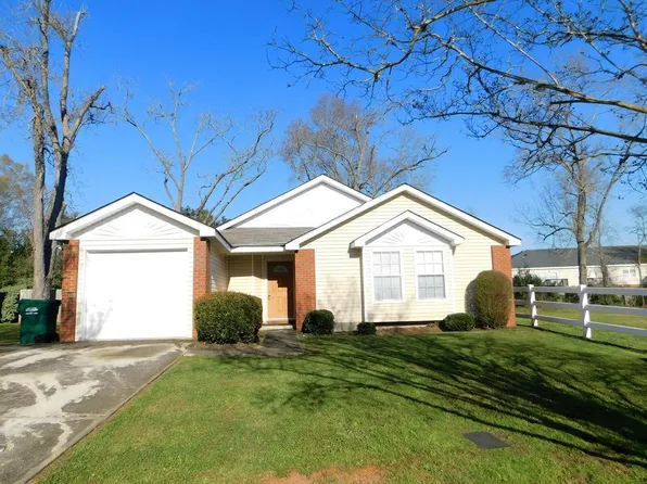 110 Mossydale Ln, Albany, GA 31721