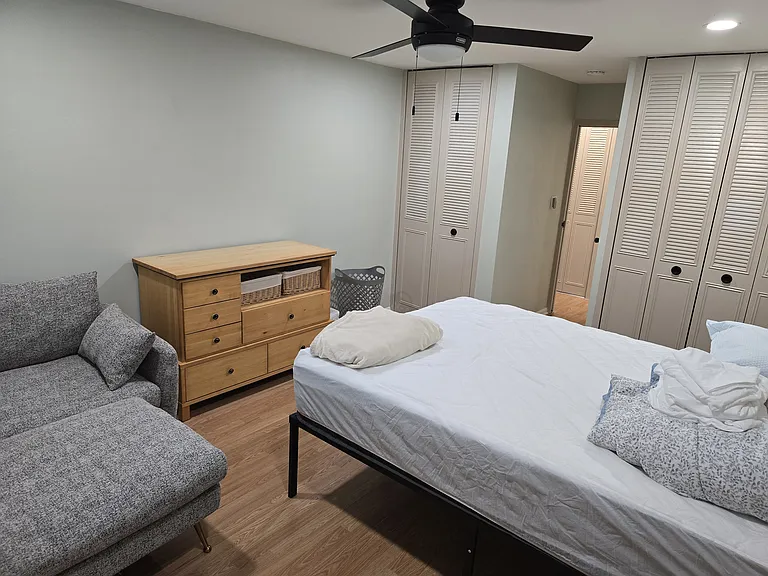 Bedroom 1 -queen
2 closets, dresser, Sofa chair