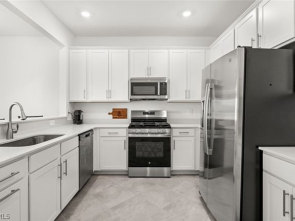 3rd image of 14915 White Pearl Rd