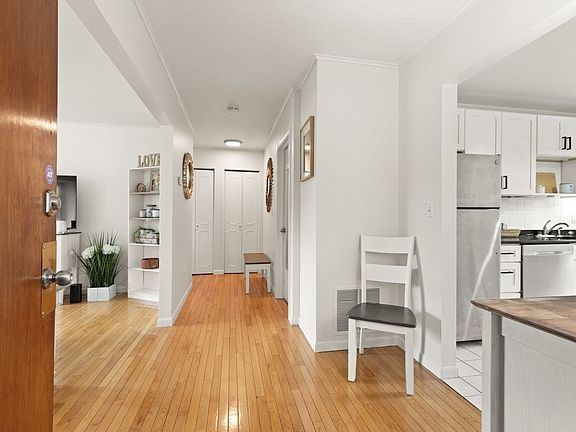 3rd image of 5 Bayberry Dr APT 3