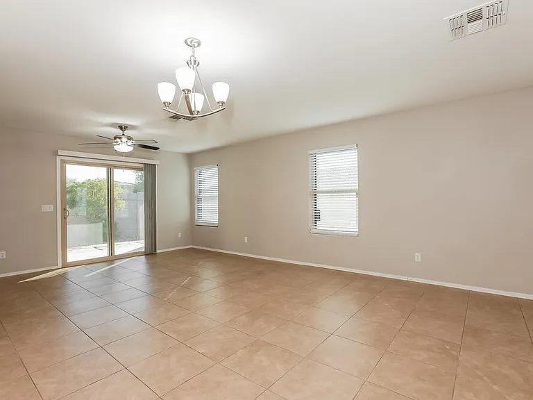 2541 S De Soto Rd — Photo 5