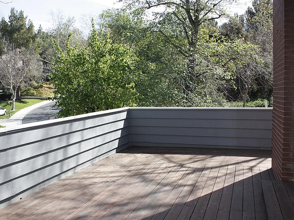 4th image of 4631 Club View Dr