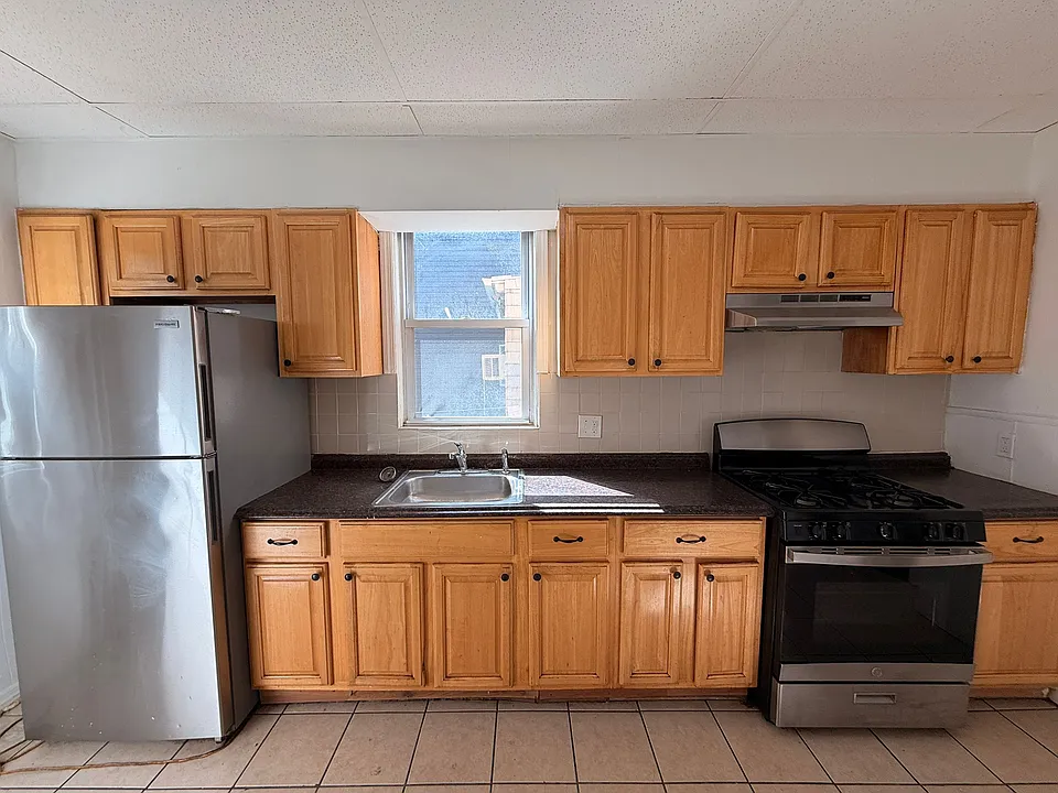 133 Boyd Ave #1E