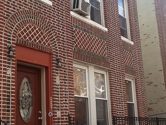 3rd image of 1568 Lincoln Pl APT 1R