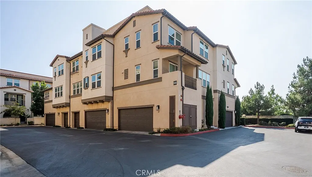 2 bed, 1190 sqft, $3,300 — Photo 2