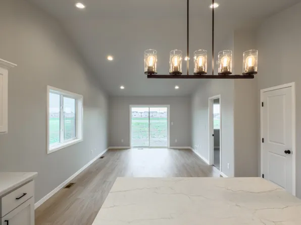 3719 33rd St S, Moorhead, MN 56560