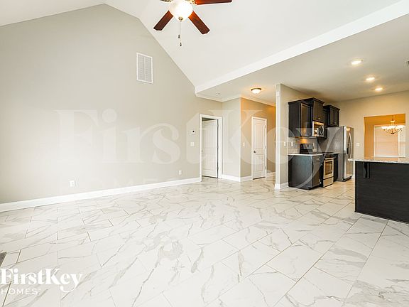 4th image of 100 Orchard Ln