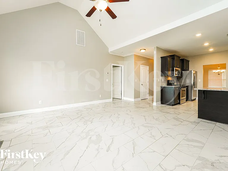 100 Orchard Ln — Photo 4