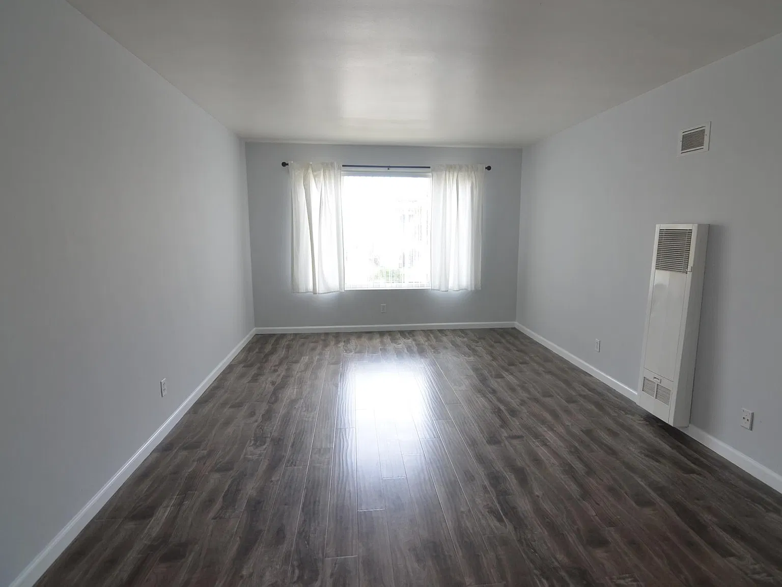 Studio, 600 sqft, $1,675 — Photo 3
