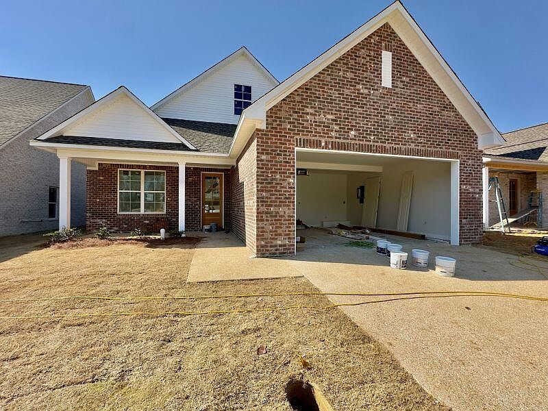 1st image of 109 Silver Tree Xing