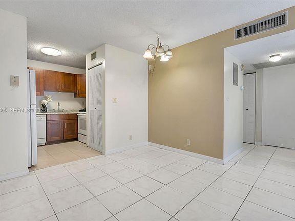 4th image of 2651 Riverside Dr APT 1