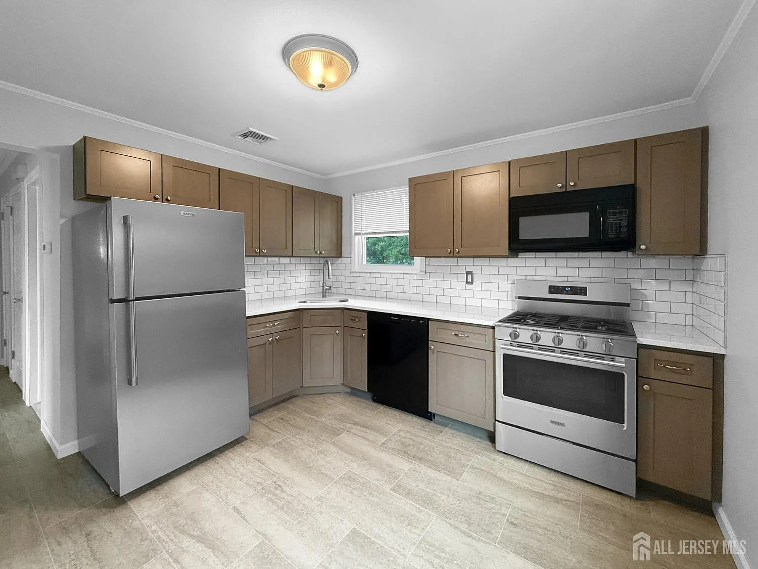 2 bed, 1.0 bath, $2,700 — Photo 3