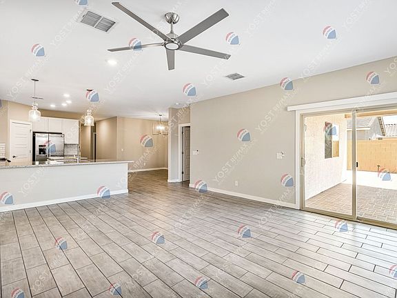 2nd image of 815 E Diamond Dr
