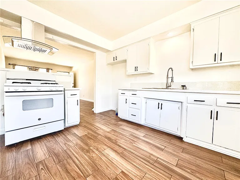 233 S Baldwin Ave #D — Photo 5