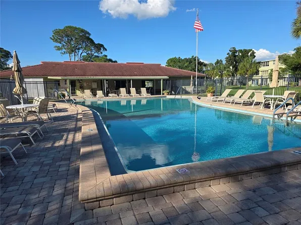 4890 Bay St NE, Saint Petersburg, FL