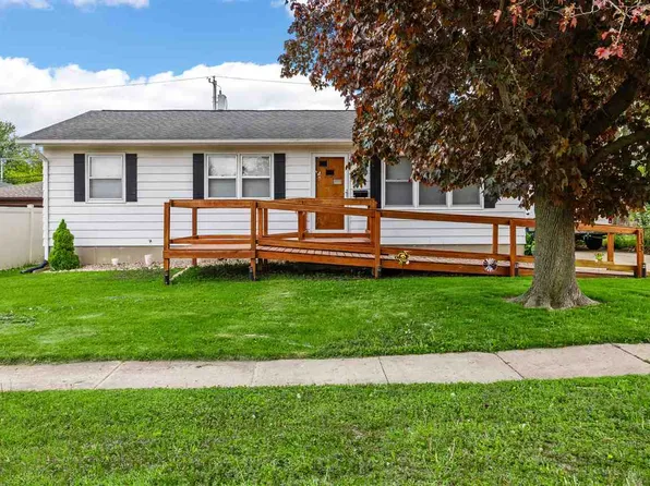 133 Wesley Dr NW, Cedar Rapids, IA 52405