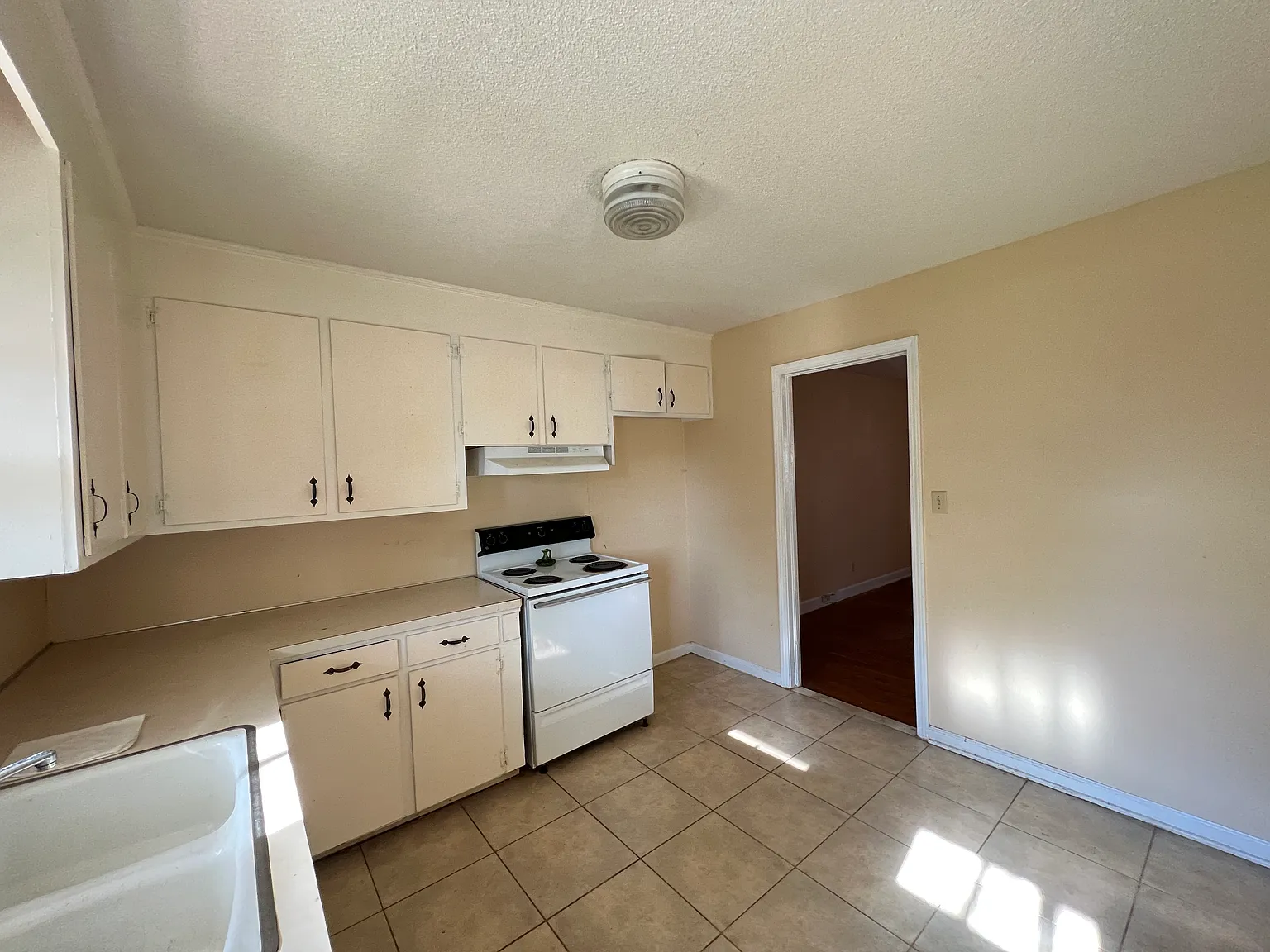 2 bed, $1,000 — Photo 2