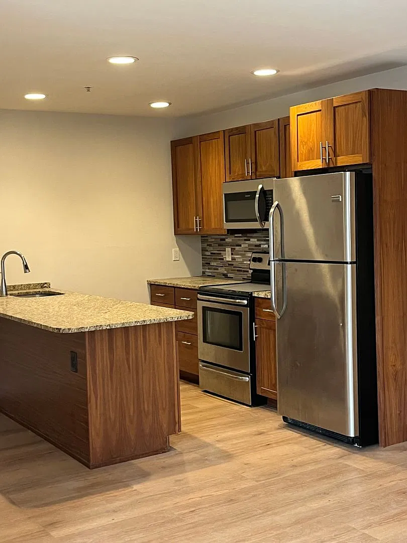 60 Crompton Ave — Photo 1