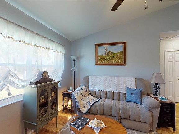 4th image of 7071 Beckwith Ave