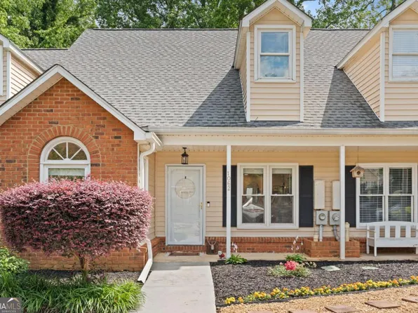 1062 Sasha Ln, Roswell, GA 30075