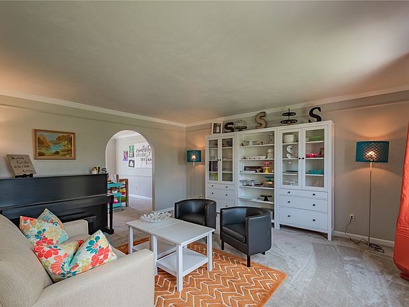 4th image of 770 Peregrine Dr