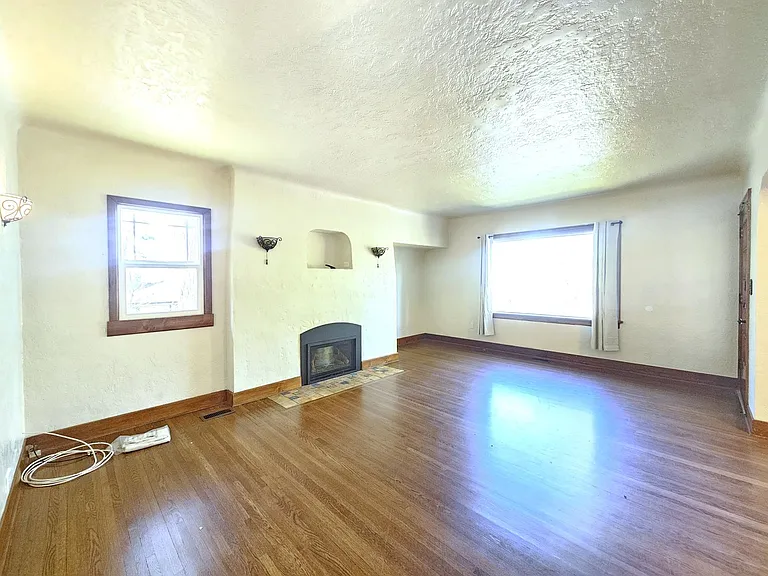 1922 E 18th Ave — Photo 17