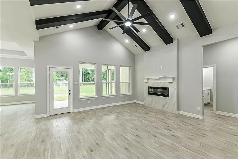 4 bed, 2.5 bath, 2110 sqft, $2,500 — Photo 3