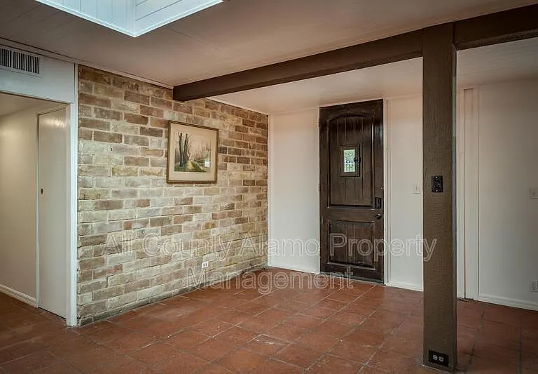211 Beechwood Ln — Photo 6