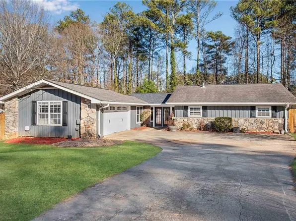 4037 Plantation Dr, Marietta, GA 30062