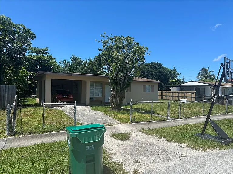 10741 SW 150th Ter — Photo 2
